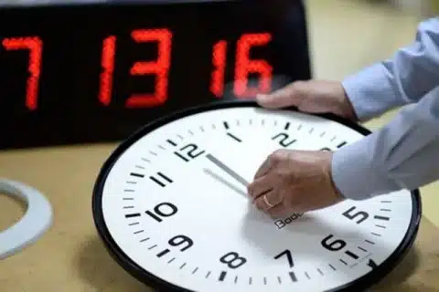 title الساعة القانونية في المغرب